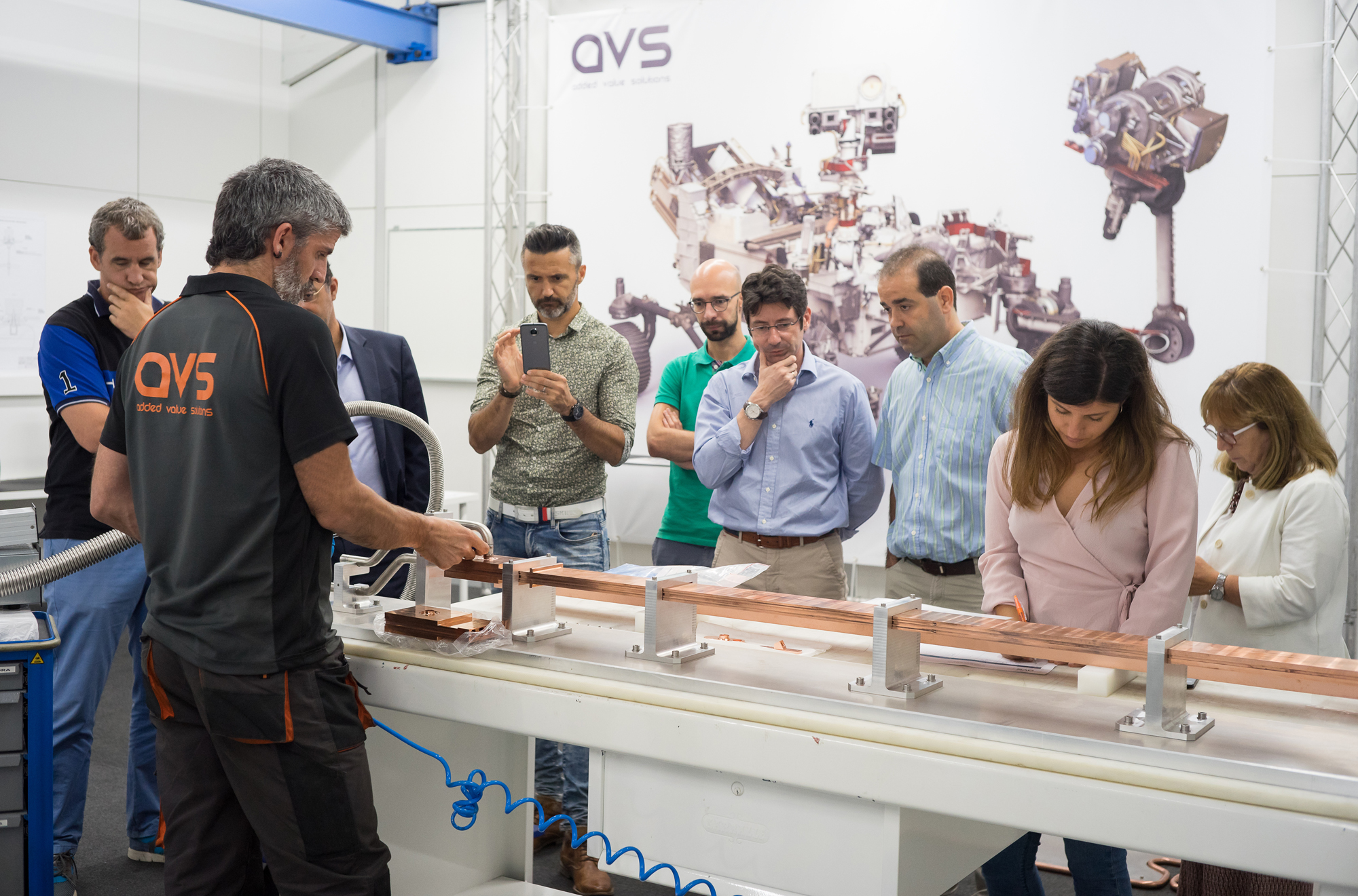 Representantes de F4E, Consorzio RFX, ITER Organization y consorcio AVS-TECNALIA durante la validación de algunos prototipos en AVS